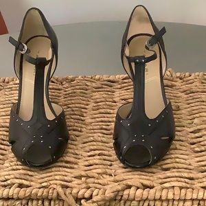Tahari ankle strap T-strap vintage pump